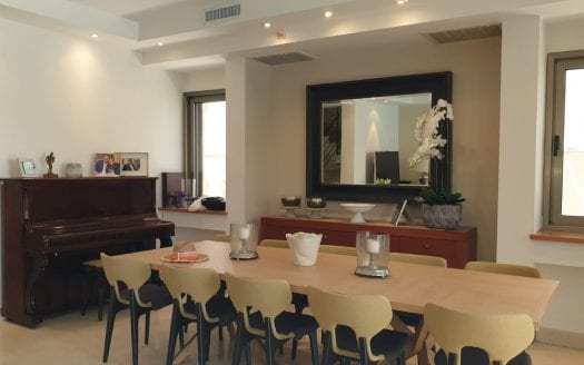 להשכרה וילה מטופחת בהרצליה פיתוח