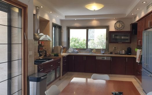 להשכרה וילה מטופחת בהרצליה פיתוח