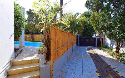 למכירה וילה בהרצליה פיתוח