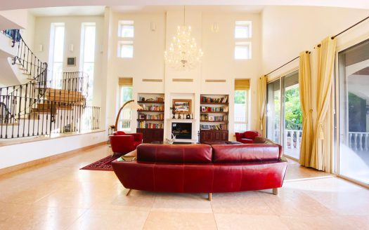 למכירה וילה בהרצליה פיתוח