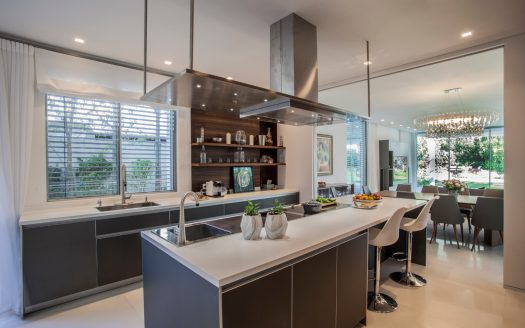 למכירה וילה בהרצליה פיתוח