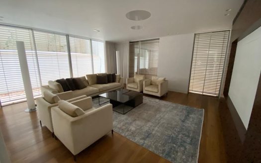 למכירה וילה בהרצליה פיתוח