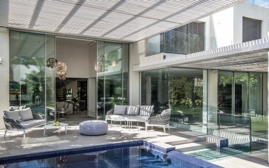 למכירה וילה בהרצליה פיתוח