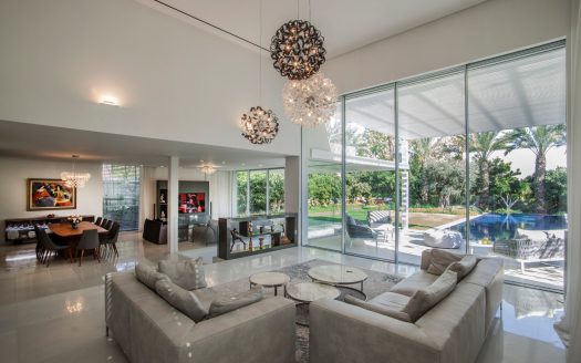 למכירה וילה בהרצליה פיתוח