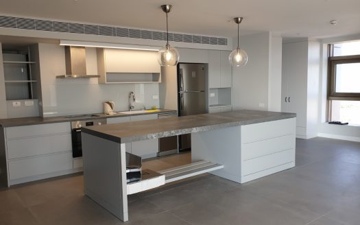 להשכרה דירה משופצת בהרצליה פיתוח