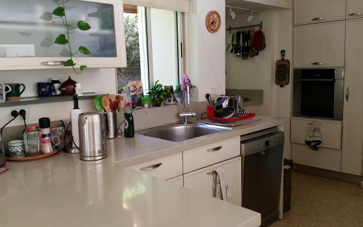 להשכרה בבלעדיות! בית של פעם בהרצליה פיתוח