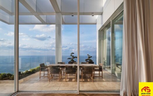 למכירה בבלעדיות פנטהאוז מפואר ומושקע בנתניה