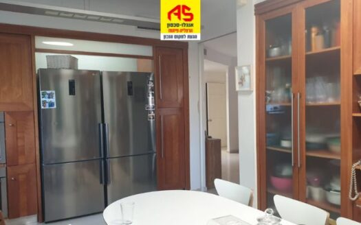 להשכרה וילה + בריכה בנוף ים