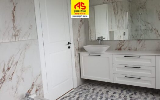 להשכרה וילה ייצוגית בהרצליה פיתוח