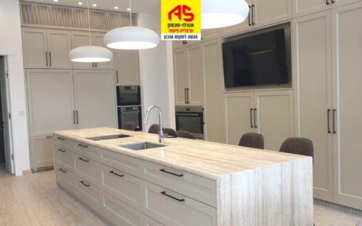 להשכרה וילה ייצוגית בהרצליה פיתוח