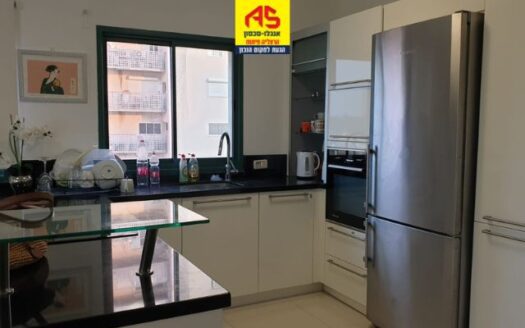 להשכרה דירה מול הים בהרצליה פיתוח