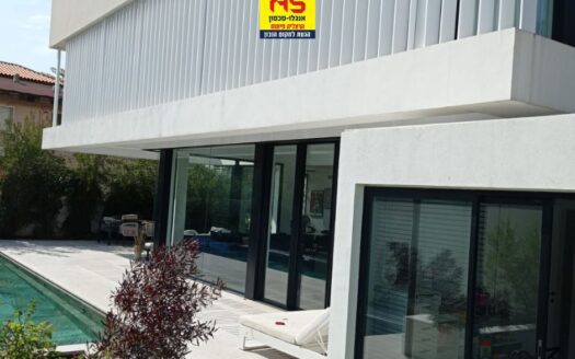 למכירה וילה בהרצליה פיתוח