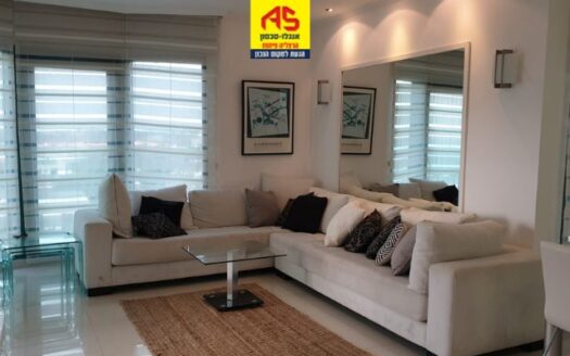 להשכרה דירה מול הים בהרצליה פיתוח