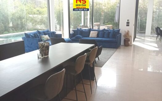 למכירה וילה בהרצליה פיתוח