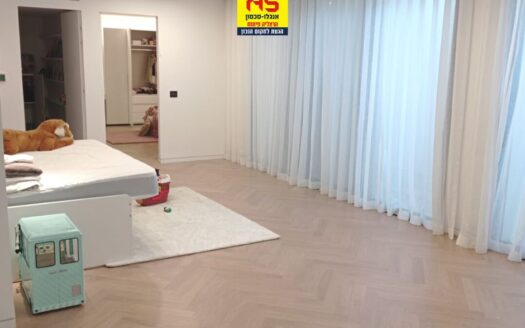 למכירה וילה בהרצליה פיתוח