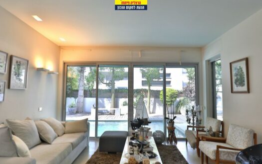 למכירה בית עם בריכה ברשפון