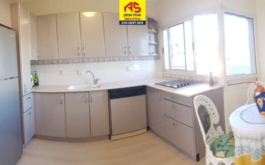 להשכרה דירה משופצת ליד הים בהרצליה פיתוח