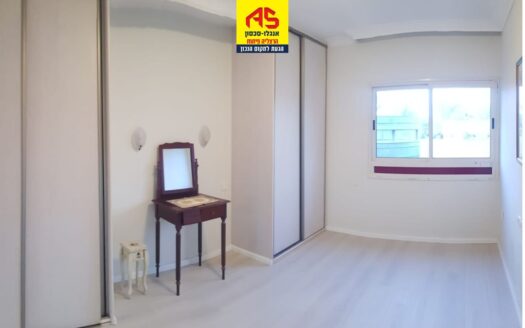 להשכרה דירה משופצת ליד הים בהרצליה פיתוח