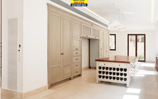 להשכרה וילה בכפר שמריהו