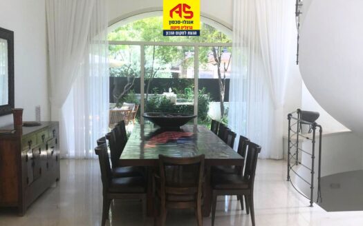 למכירה! בית פרטי בהרצליה פיתוח, על מגרש של דונם!