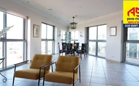 למכירה -דירה קו ראשון לים