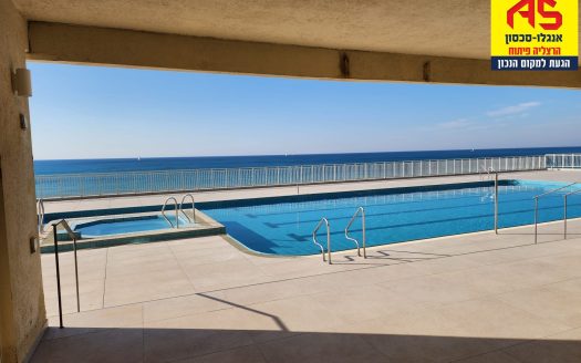 להשכרה דופלקס על בבניין יוקרתי על שפת הים !