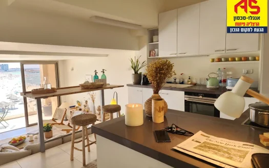 למכירה דירת לופט ייחודית על שפת הים