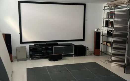 למכירה בית עם בריכה בהרצליה פיתוח!