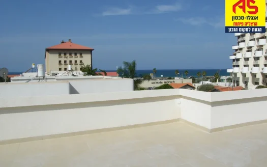 להשכרה בהרצליה פיתוח בית מטר מהים !