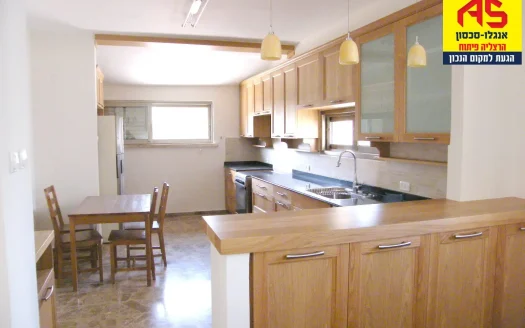 להשכרה בהרצליה פיתוח בית מטר מהים !