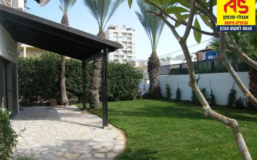 להשכרה בהרצליה פיתוח בית מטר מהים !