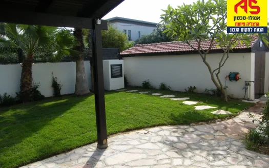 להשכרה בהרצליה פיתוח בית מטר מהים !