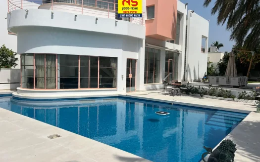 להשכרה בהרצליה פיתוח!