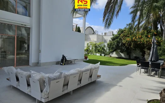 להשכרה בהרצליה פיתוח!