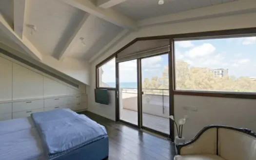 להשכרה בהרצליה פיתוח בית עם נוף מלא לים !