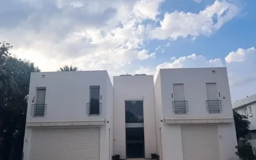 להשכרה בהרצליה פיתוח !