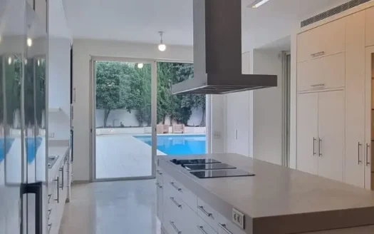 להשכרה בהרצליה פיתוח !