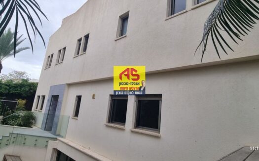 להשכרה בהרצליה פיתוח !