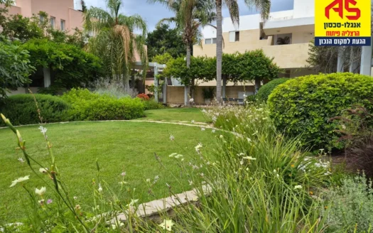 להשכרה דירת גן חמודה 3 חדרים בהרליה פיתוח!