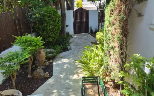 להשכרה בית מקסים בסגנון כפרי בהרצליה פיתוח