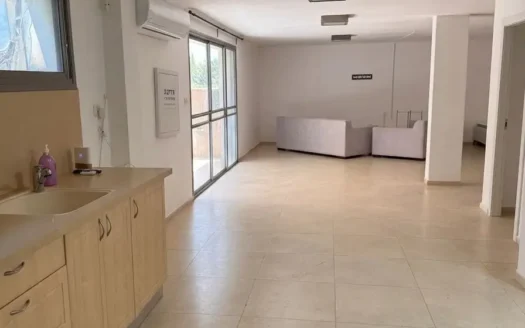 להשכרה במיקום מבוקש בית עם בריכה בהרצליה פיתוח!